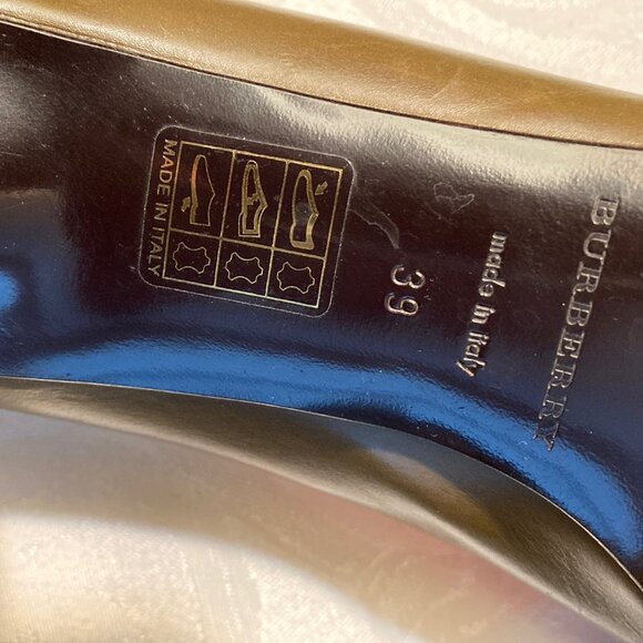 BURBERRY Authentic BURBERRY Classic Gold PROSUM Womens Pumps & BURBERRY Box - Picture 6 of 10